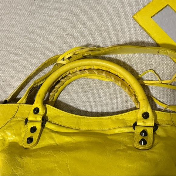 Balenciaga Medium Le City Citron Yellow Shoulder Bag with mirror - Picture 6 of 16